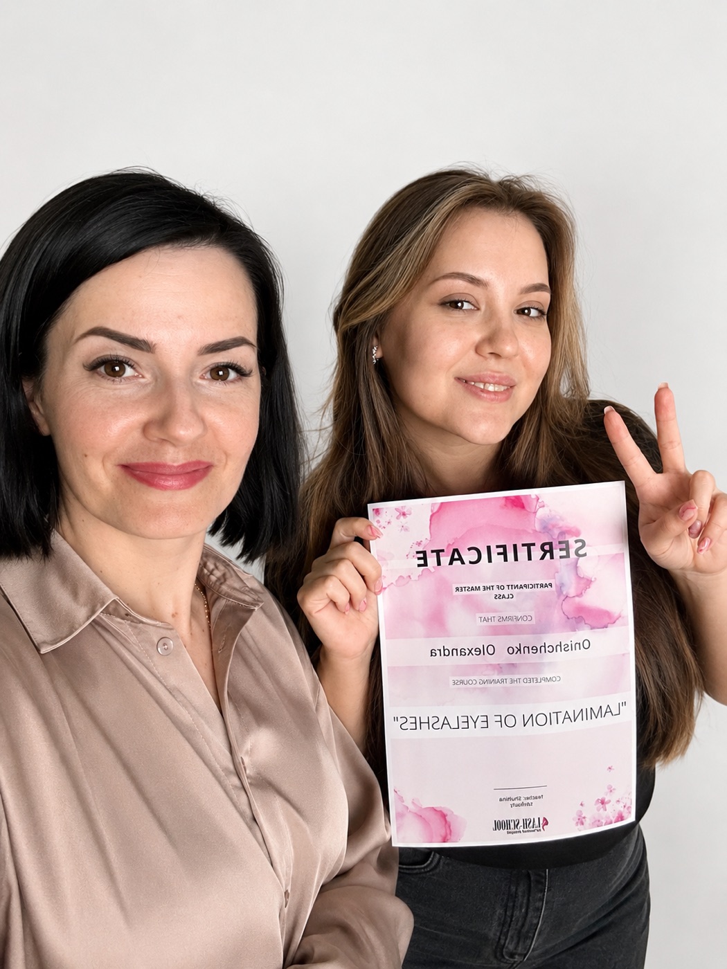 Выпускница курса по ламинированию ресниц